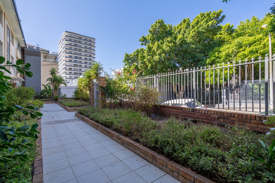 2 Bedroom Property for Sale in Three Anchor Bay Western Cape